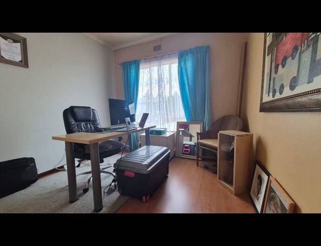 3 BEDROOM APARTMENT FOR SALE IN ASTON MANOR